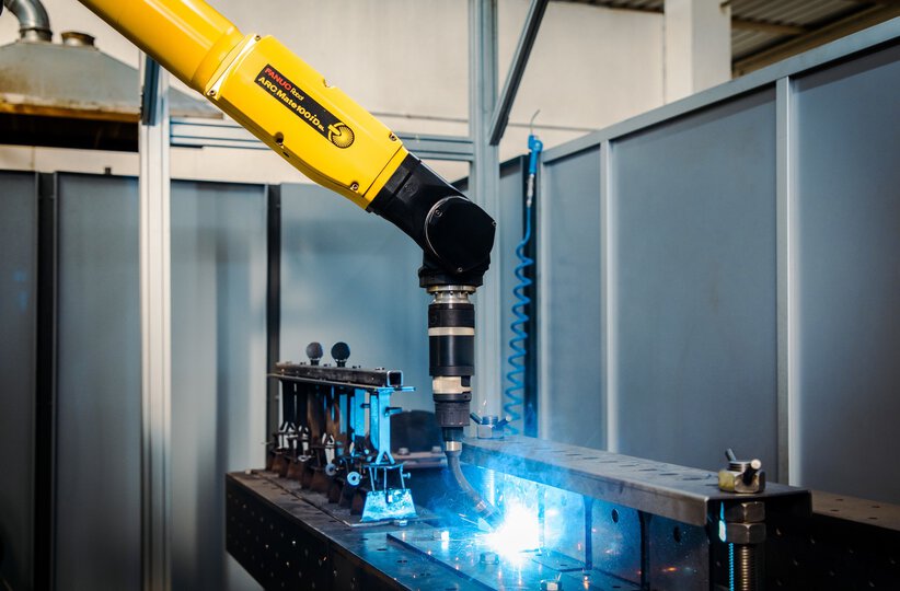 ARC MATE 100 SERİES KAYNAK ROBOTU